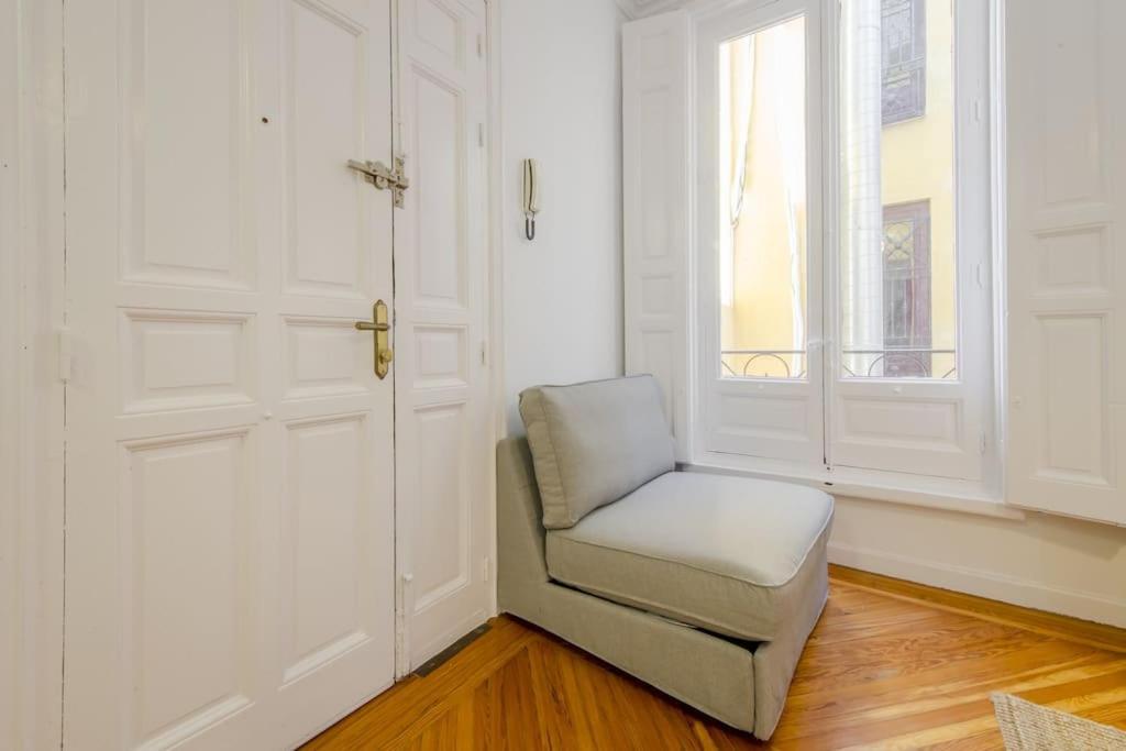 Petite E Chic Loft Para 3 En El Corazon De Madrid Exterior foto