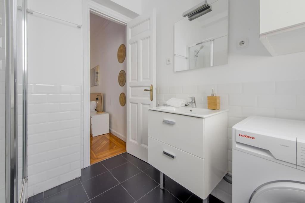 Petite E Chic Loft Para 3 En El Corazon De Madrid Exterior foto